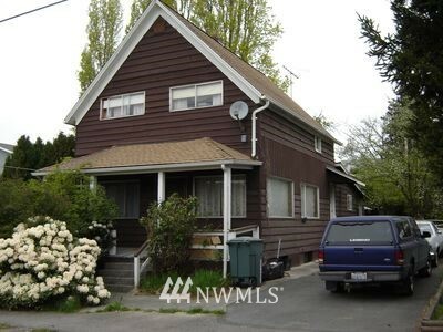 Property Photo:  718 S Director Street  WA 98108 