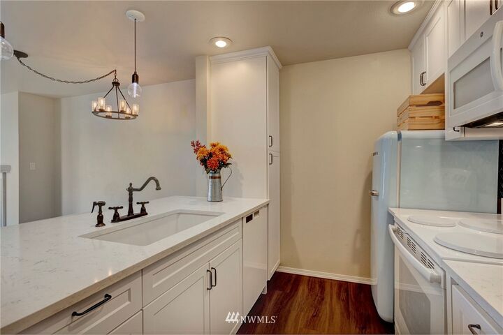 Property Photo: 2152 N 112th Street 311 WA 98133