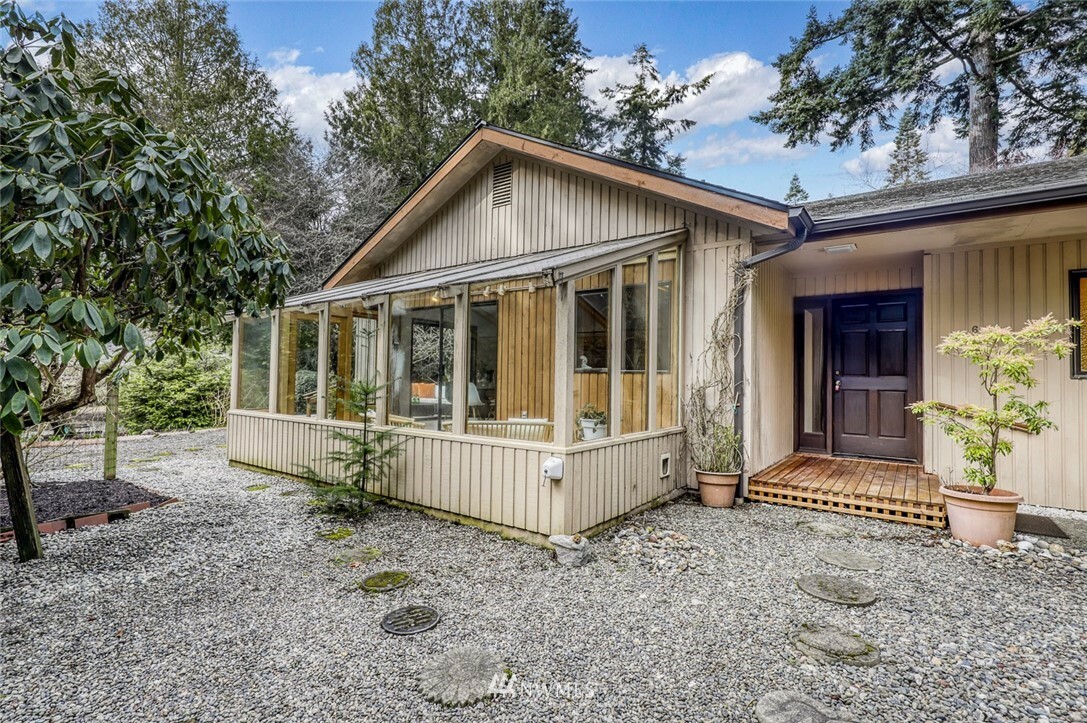 Property Photo:  676 Park Avenue NE  WA 98110 