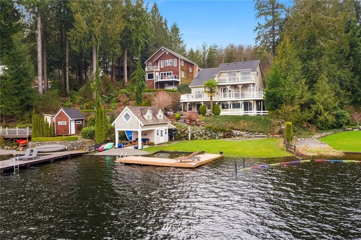 Property Photo:  215 SW Lake Roesiger Road  WA 98290 