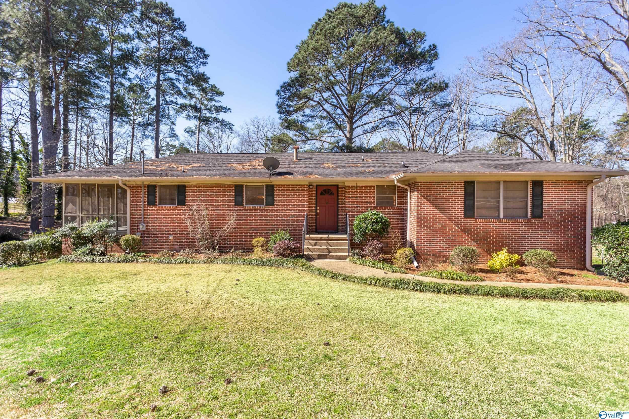 Property Photo:  1920 Lookout Circle  AL 35904 