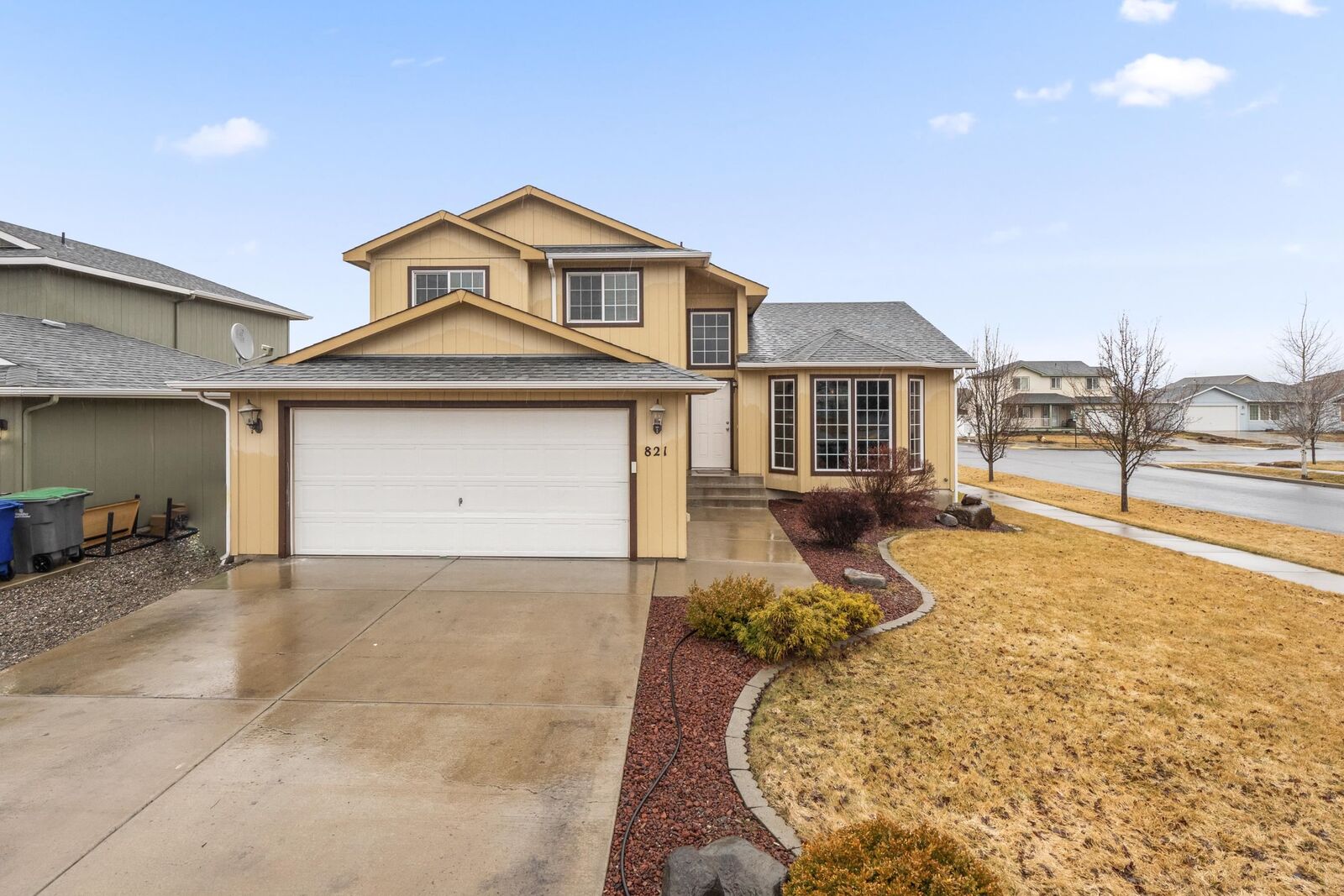 Property Photo:  821 S Salish Ct  WA 99224 