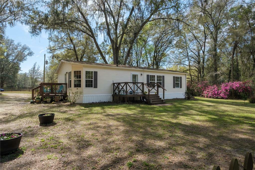 Property Photo:  18206 SW 75th Avenue  FL 32618 