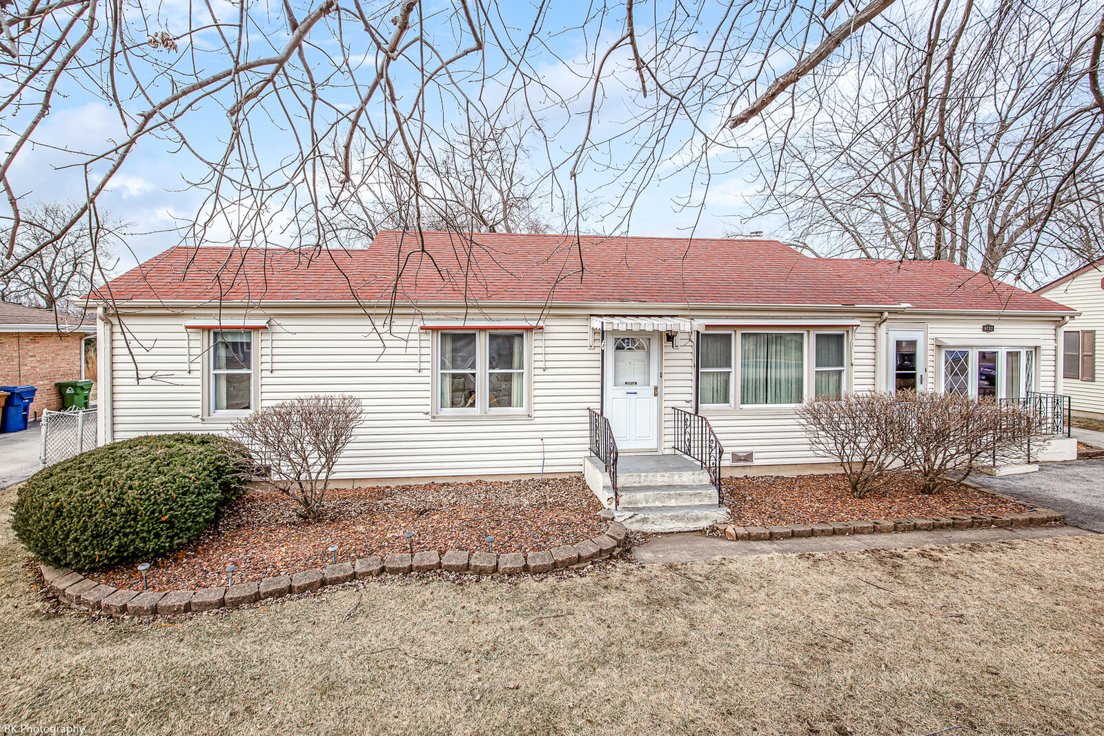 Property Photo:  8732 S New England Avenue  IL 60453