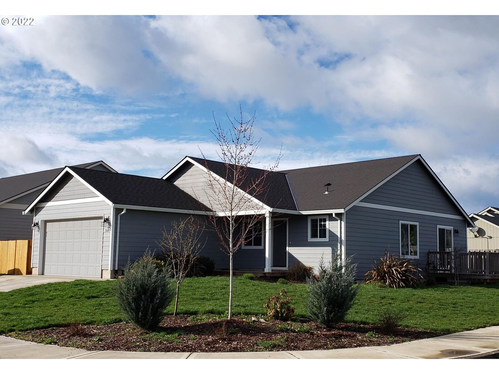 Property Photo:  769 SE Meadows Loop  OR 97378 