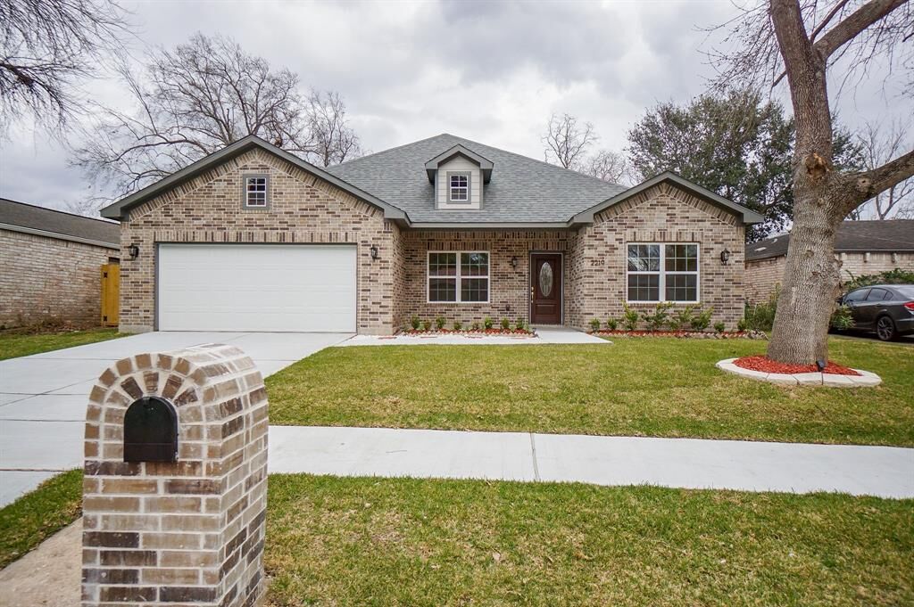 Property Photo: 2219 Silver Sage Drive TX 77077