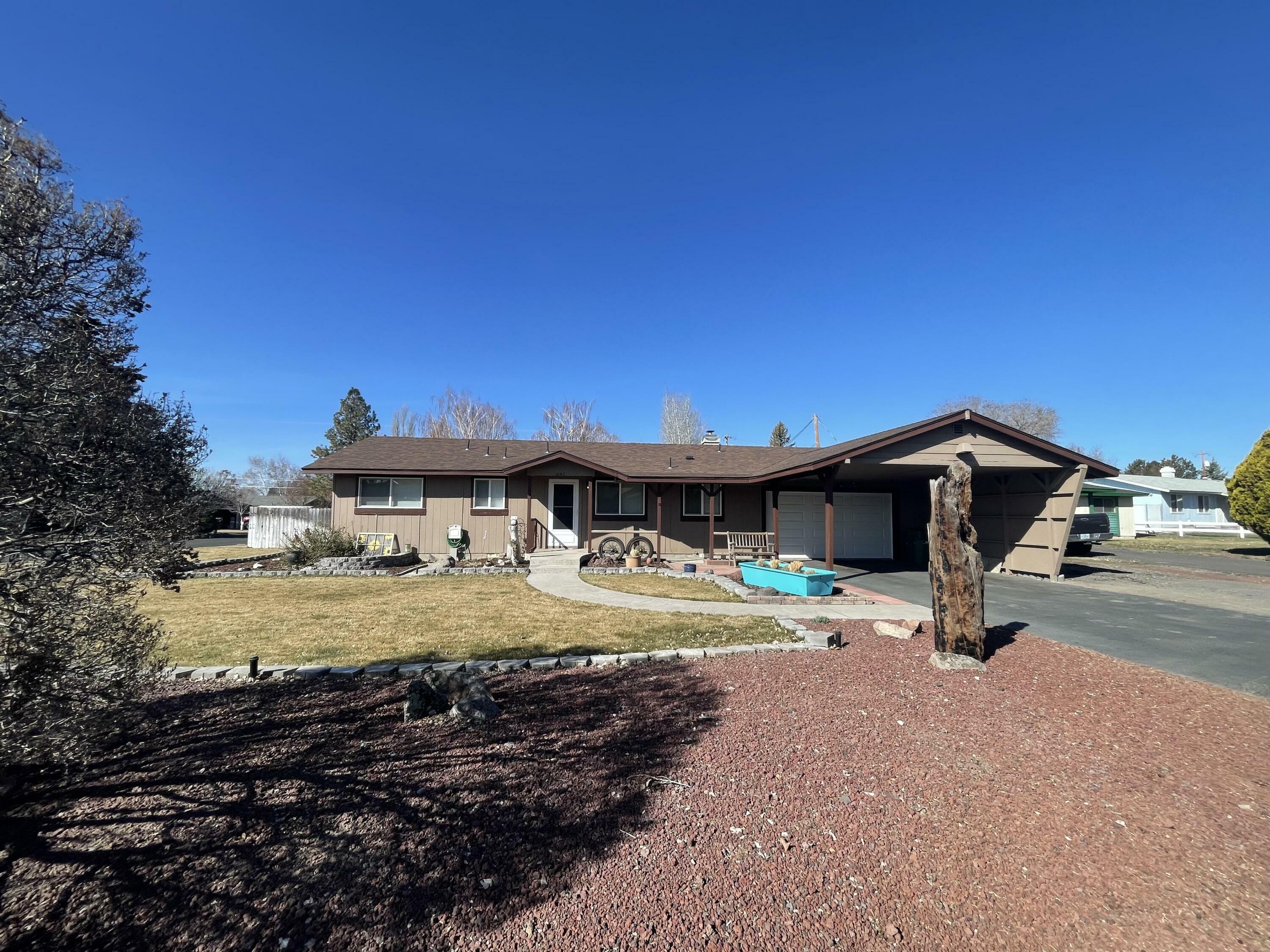 Property Photo: 1042 Merryman Drive OR 97603