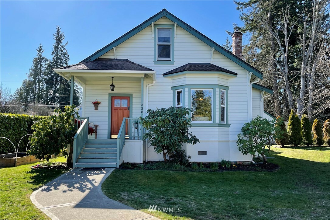 Property Photo:  328 W 14th Street  WA 98362 