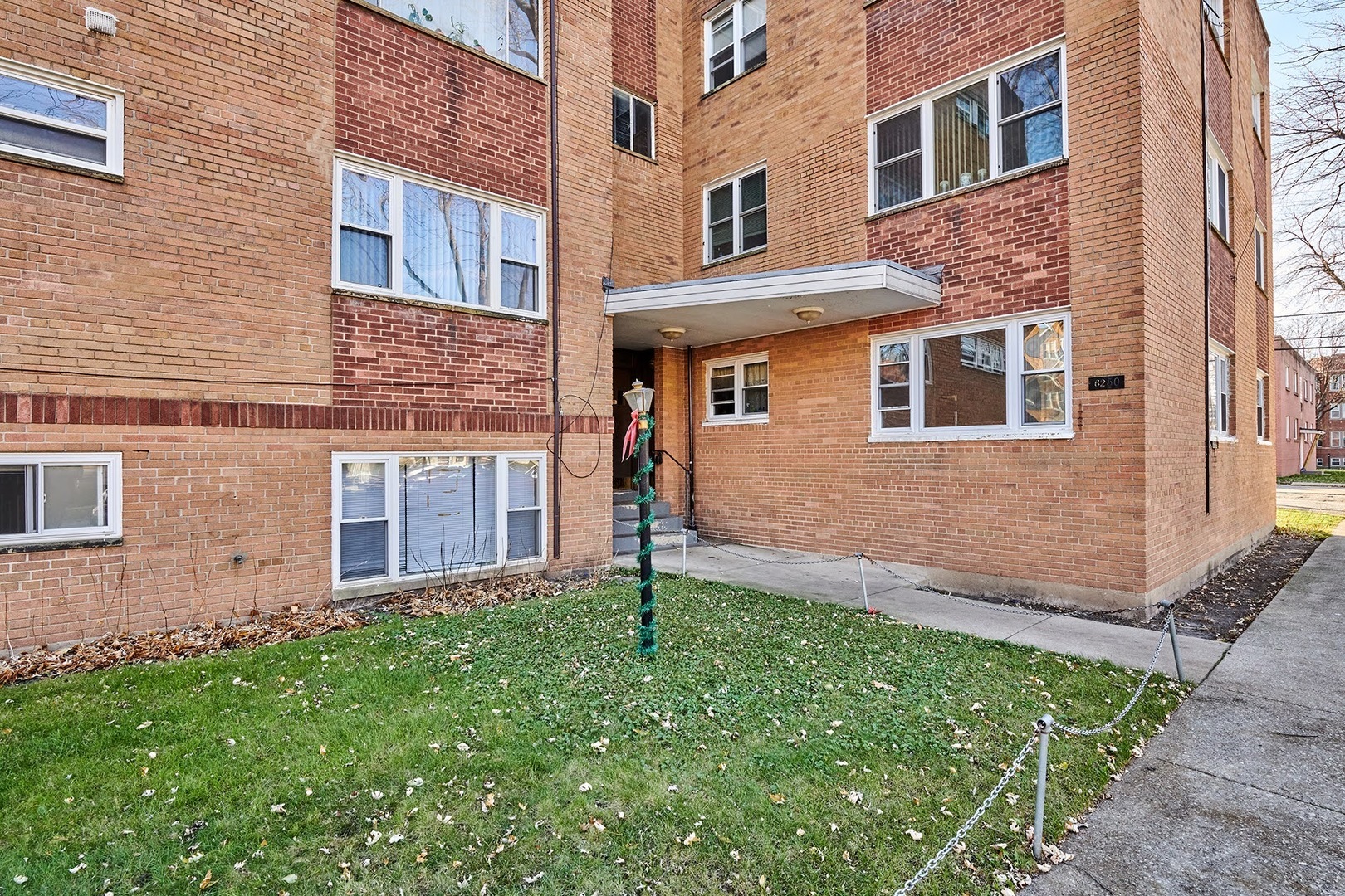 Property Photo:  6250 N Francisco Avenue 1bw  IL 60659 