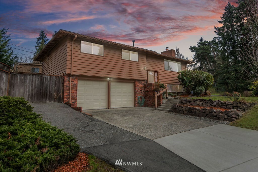 Property Photo:  316 158th Place SE  WA 98008 