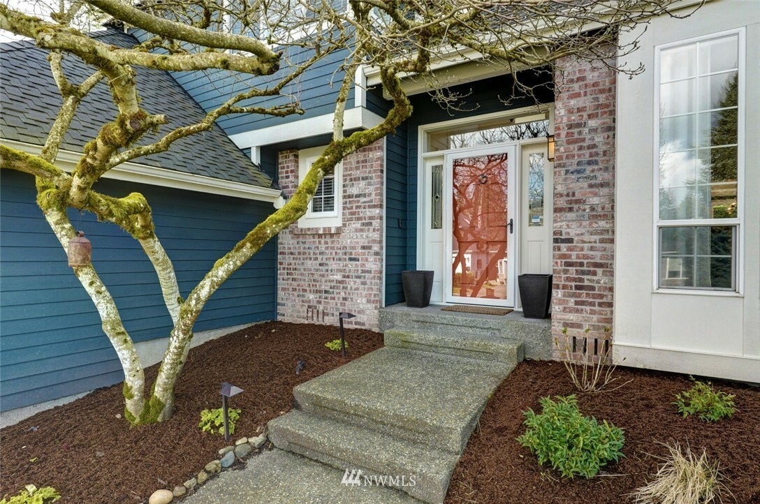 Property Photo:  23203 SE 27th Street  WA 98075 