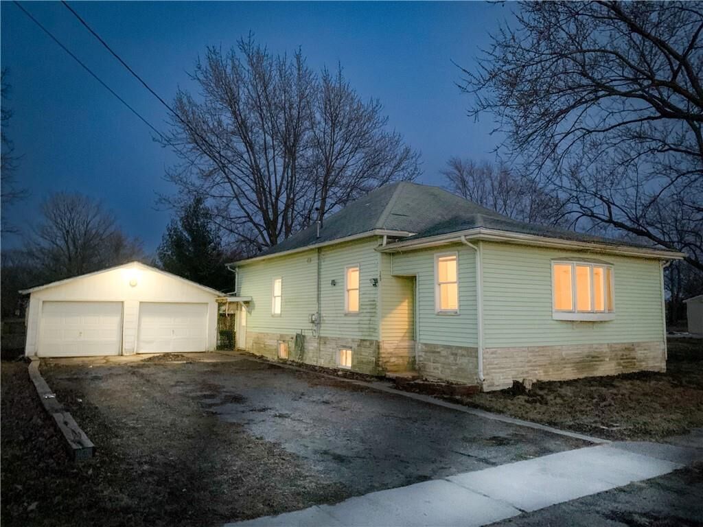 Property Photo:  305 S Vine Street  IL 61919 