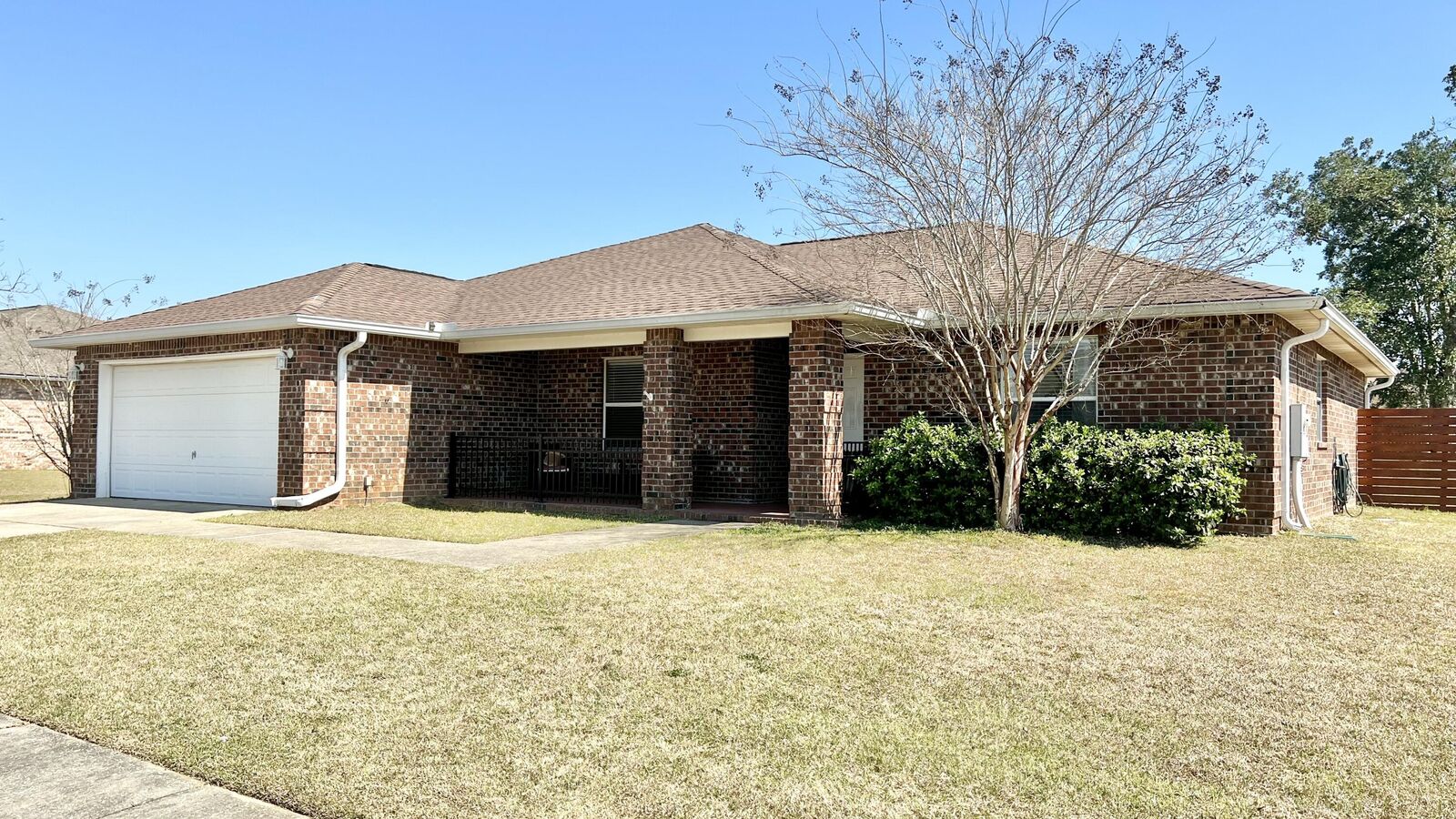 Property Photo: 2399 Cumberland Way FL 32536