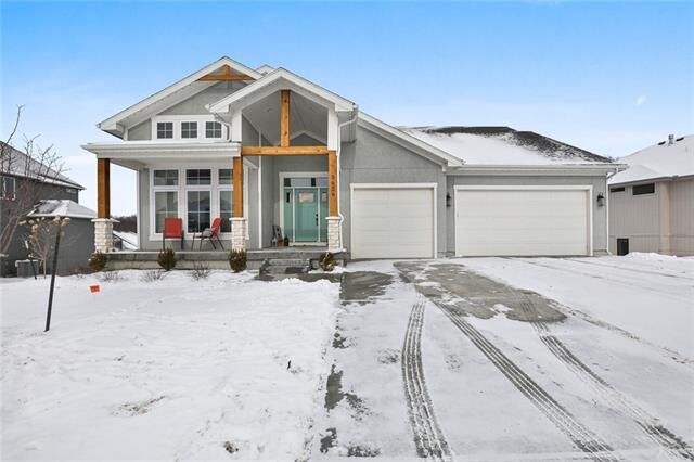 Property Photo: 5626 Thousand Oaks Drive MO 64152