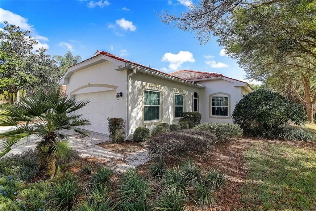 Property Photo:  10209 Devonshire Lake Drive  FL 33647 