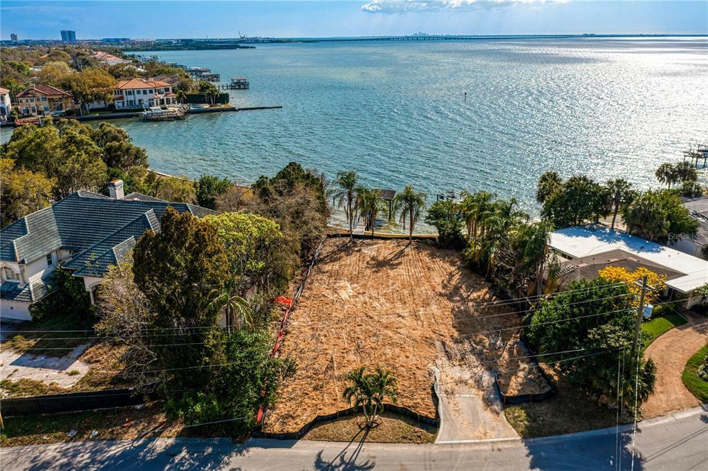 Property Photo: 5104 W Longfellow Avenue FL 33629