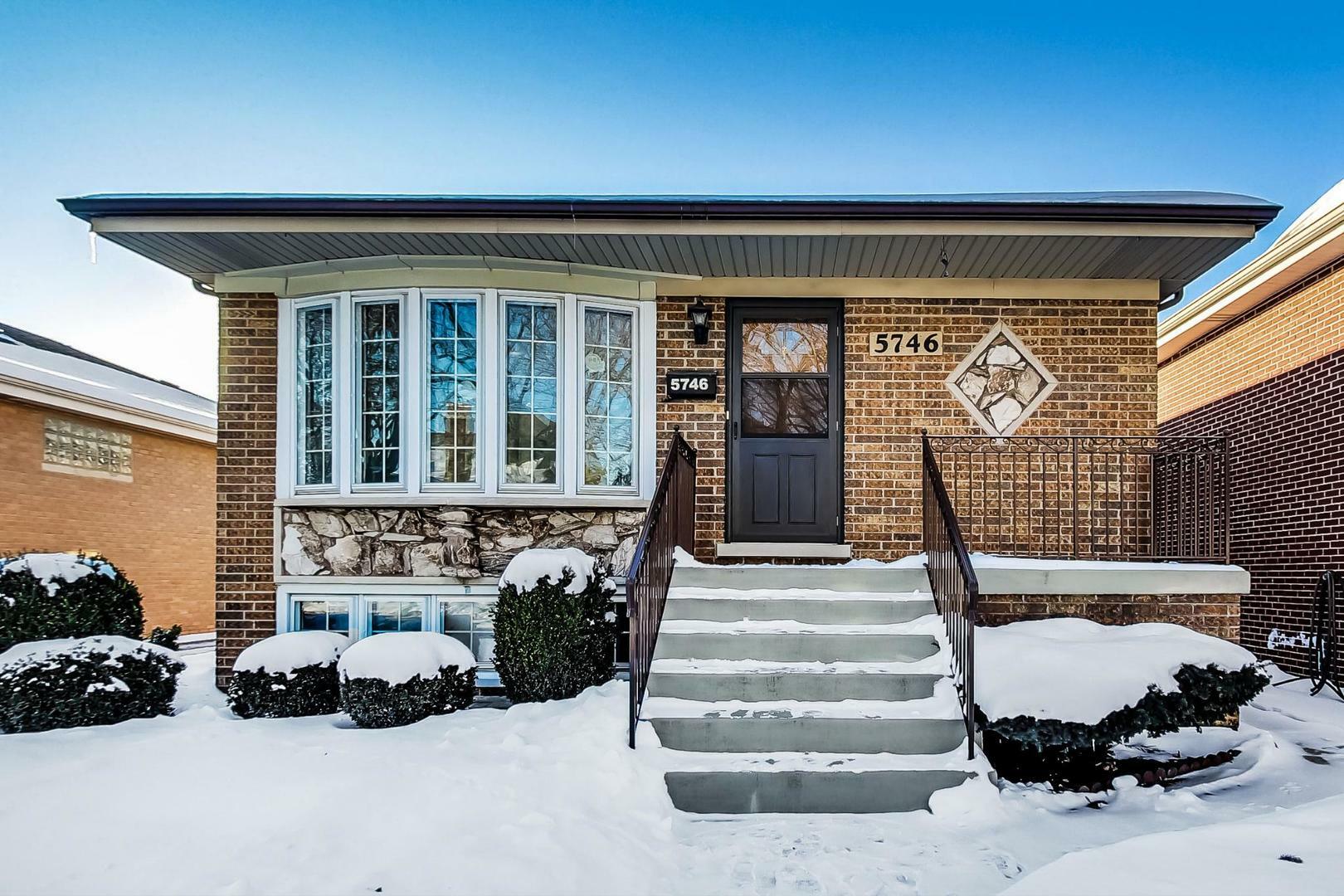 Property Photo: 5746 N Odell Avenue IL 60631