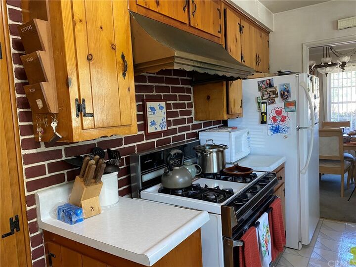 Property Photo: 13900 Cantlay Street CA 91405