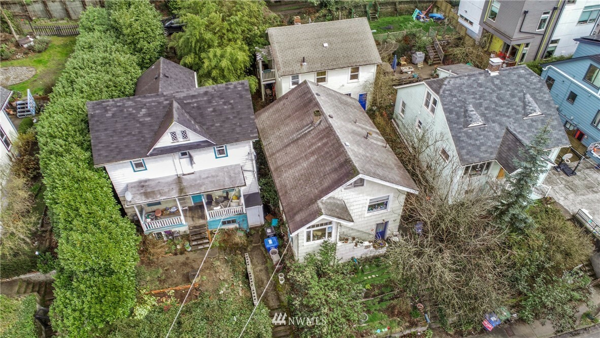 Property Photo: 932 Hiawatha Place S WA 98144