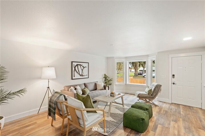 Property Photo:  309 Calistoga Street E  WA 98360 