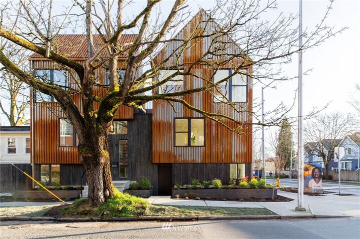 Property Photo:  2303 E Alder Street  WA 98122 
