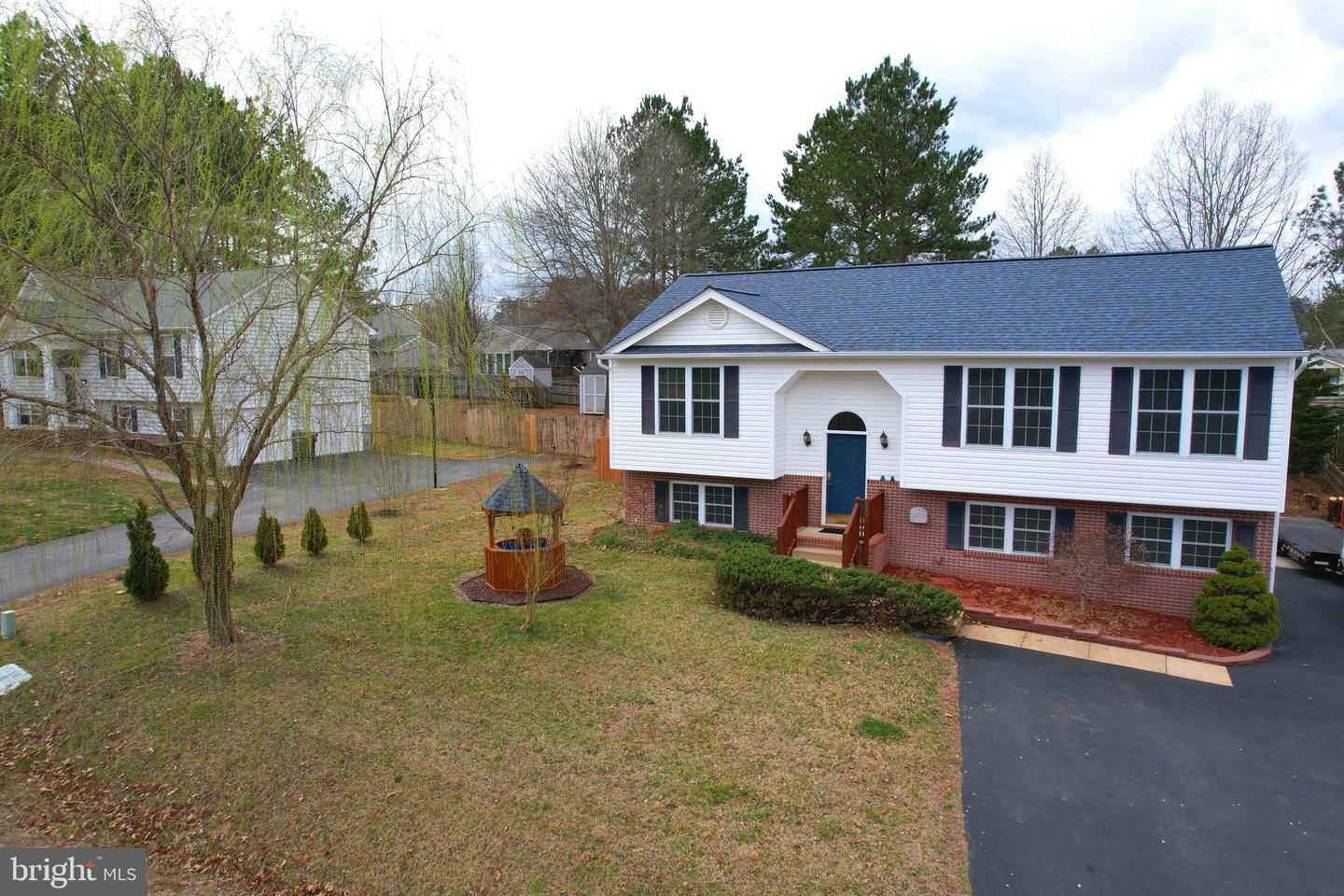 Property Photo:  8804 New Castle Court  VA 22408 