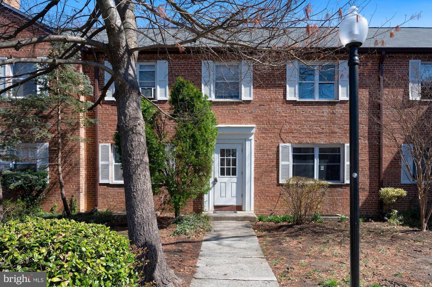 Property Photo:  2802 16th Road B S 2802B  VA 22204 