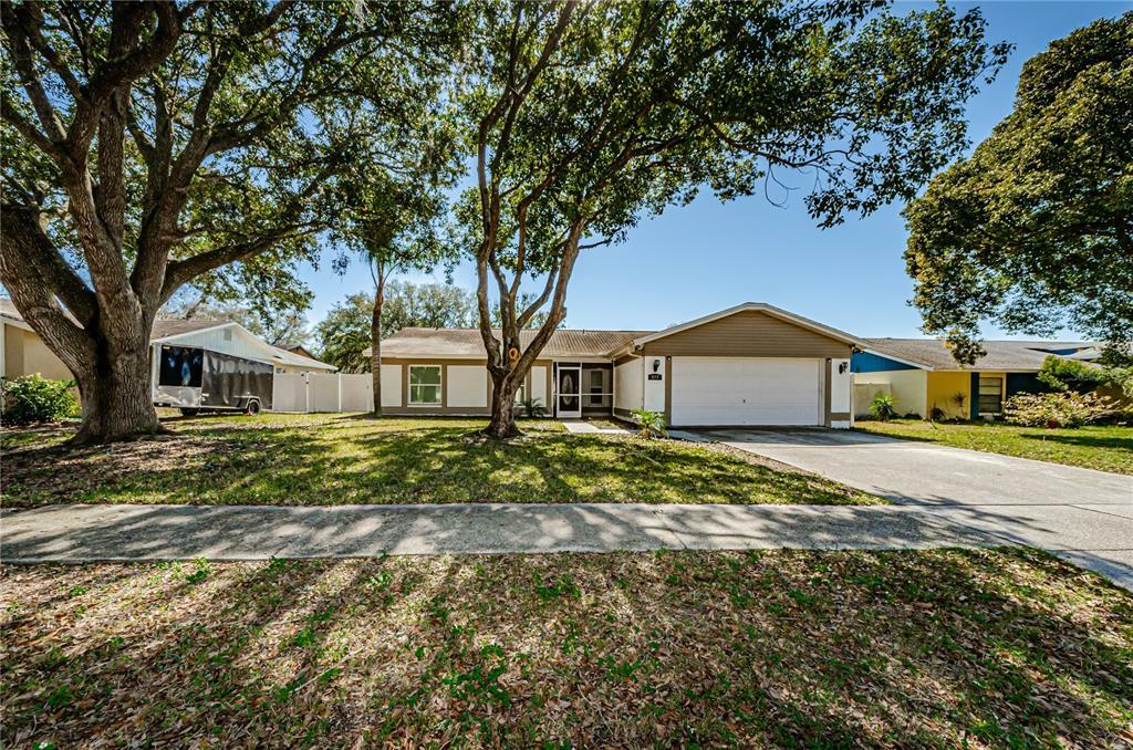 Property Photo: 815 Regal Palm Court FL 33510