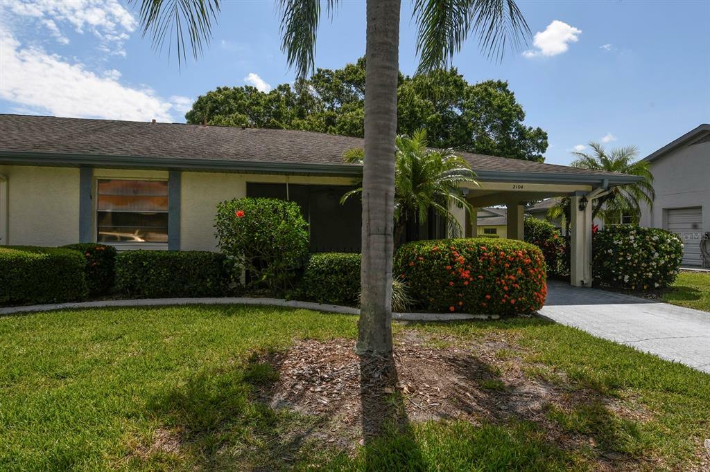 Property Photo:  2104 Harleston Place  FL 33573 