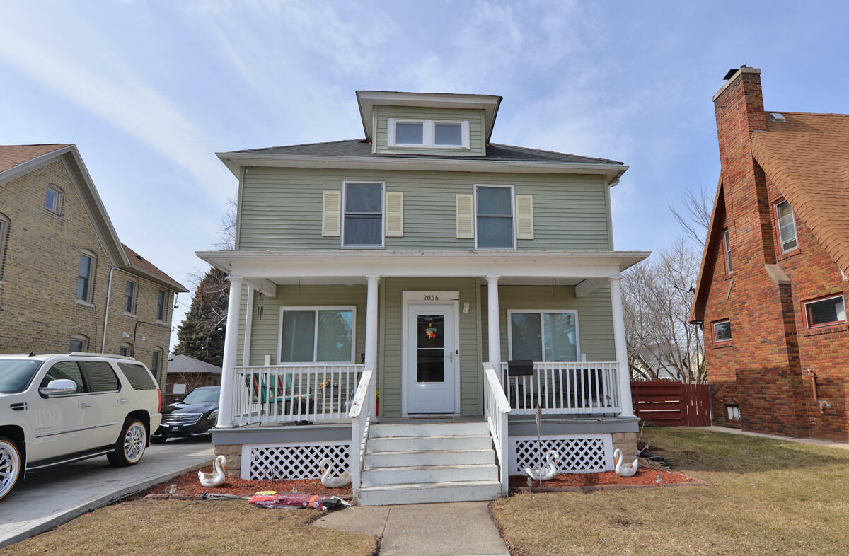 Property Photo:  2036 Saint Clair St  WI 53402 