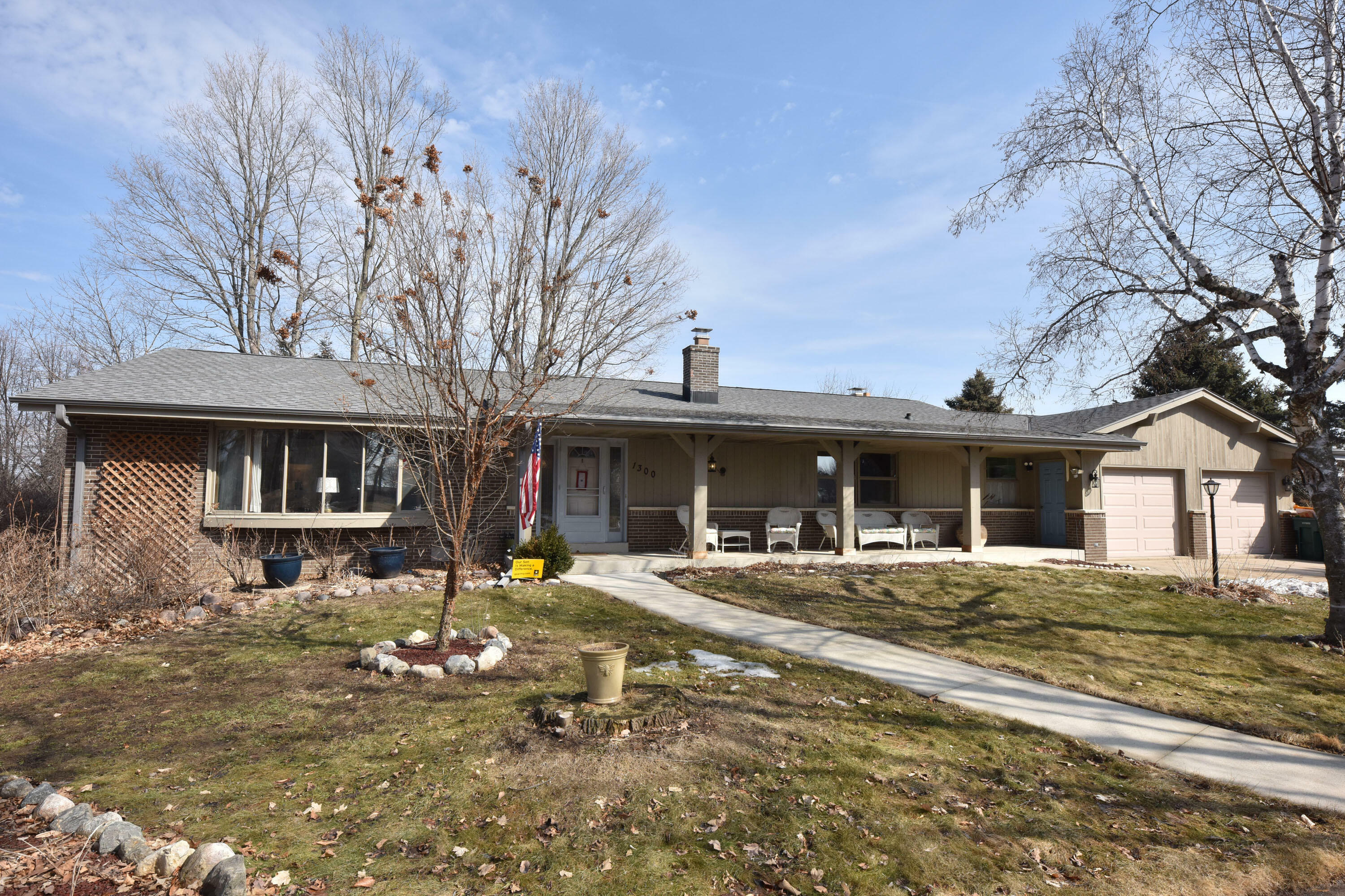 Property Photo:  1300 Timberline Dr  WI 53095 