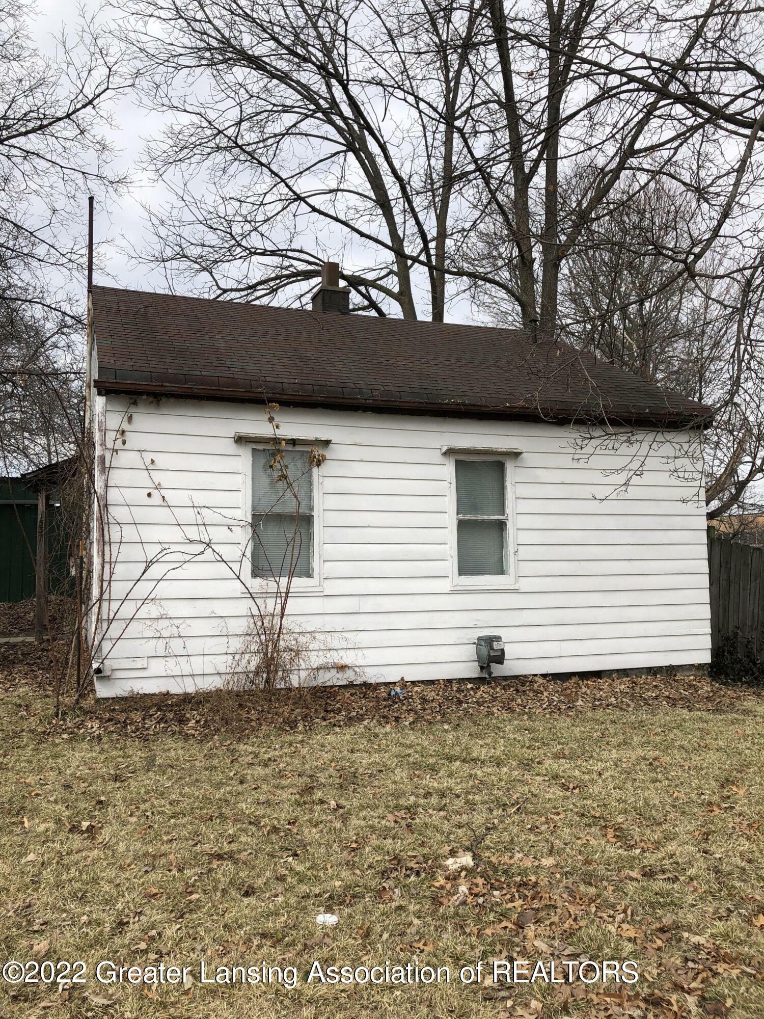 Property Photo:  1337 N Chestnut Street  MI 48906 