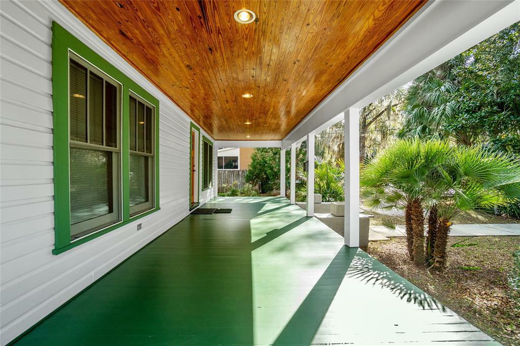 Property Photo: 717 NE 3rd Street FL 32601