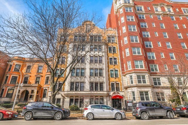 Property Photo: 5646 N Kenmore Avenue 5E IL 60660