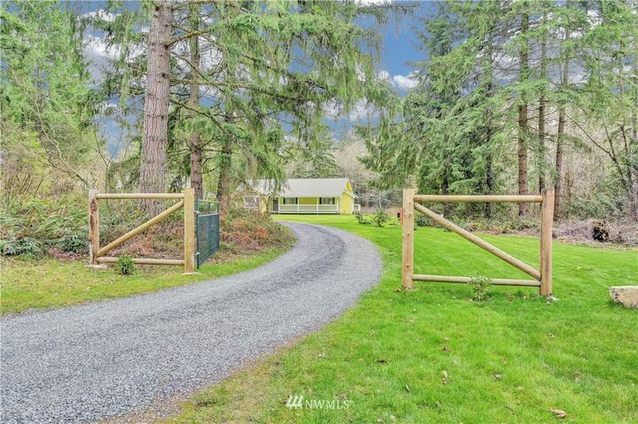 Property Photo:  14304 234th Street E  WA 98338 