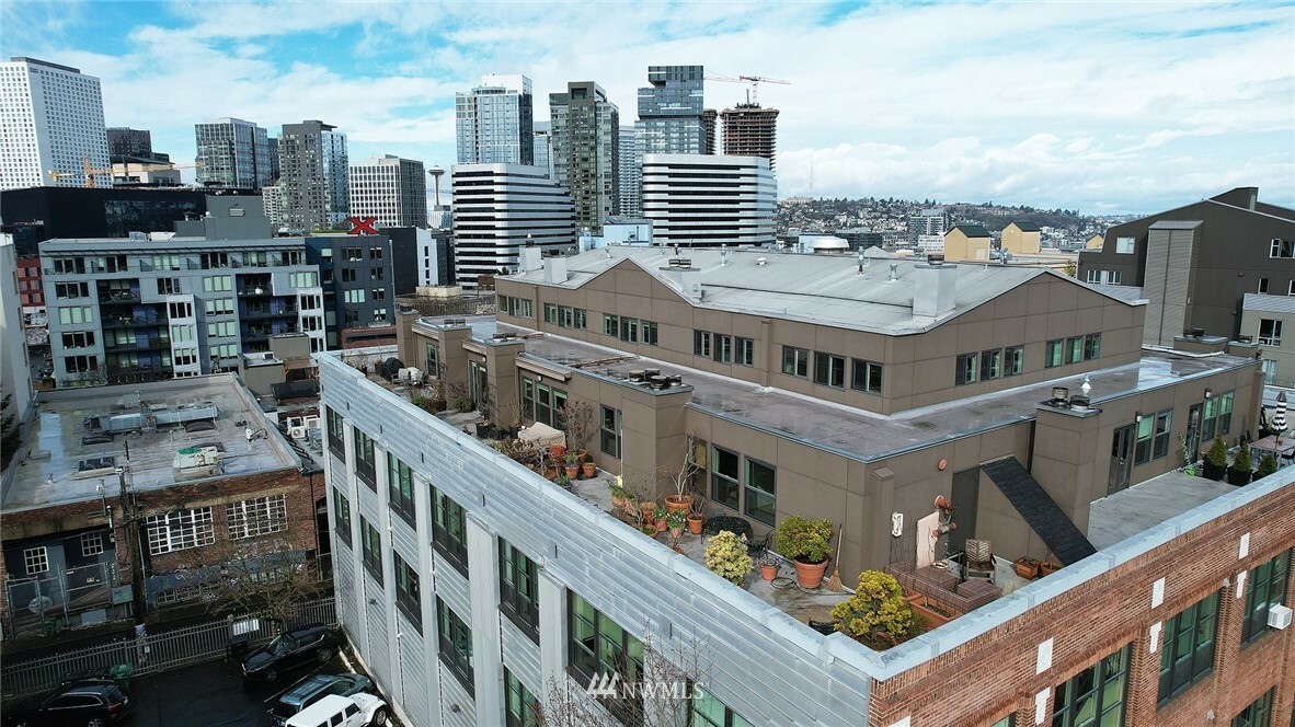 Property Photo:  417 E Pine Street 404  WA 98122 