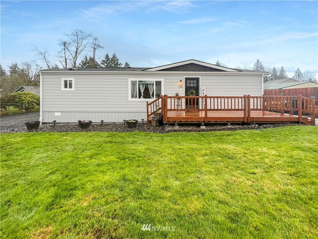 Property Photo: 728 S Nevada Drive WA 98632
