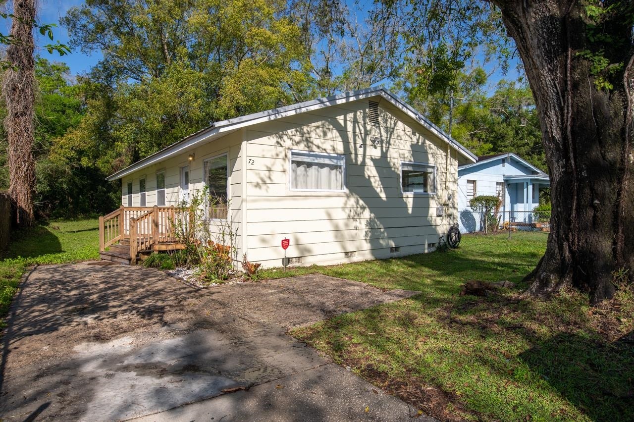 Property Photo:  72 N Whitney St  FL 32084 