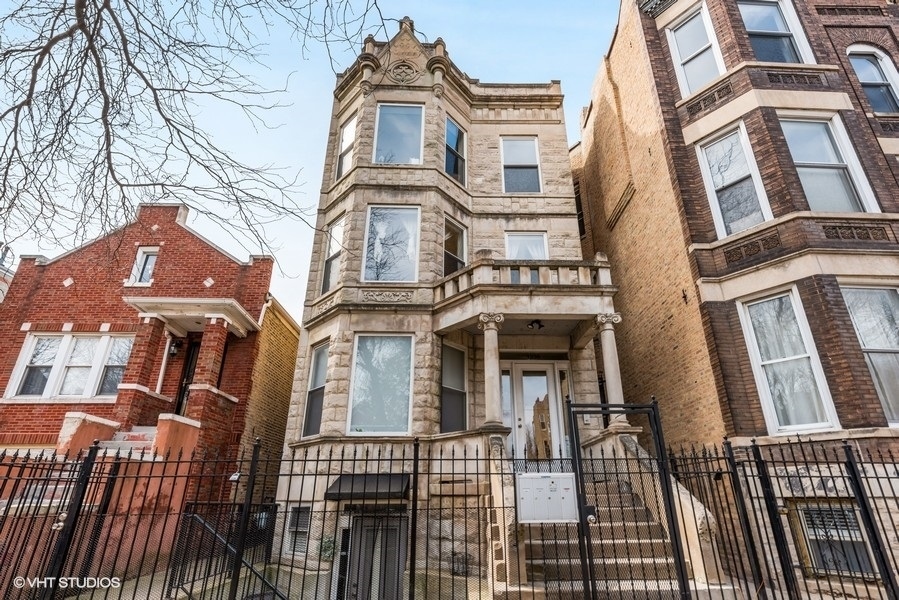 Property Photo: 1236 N Campbell Avenue 2 IL 60622