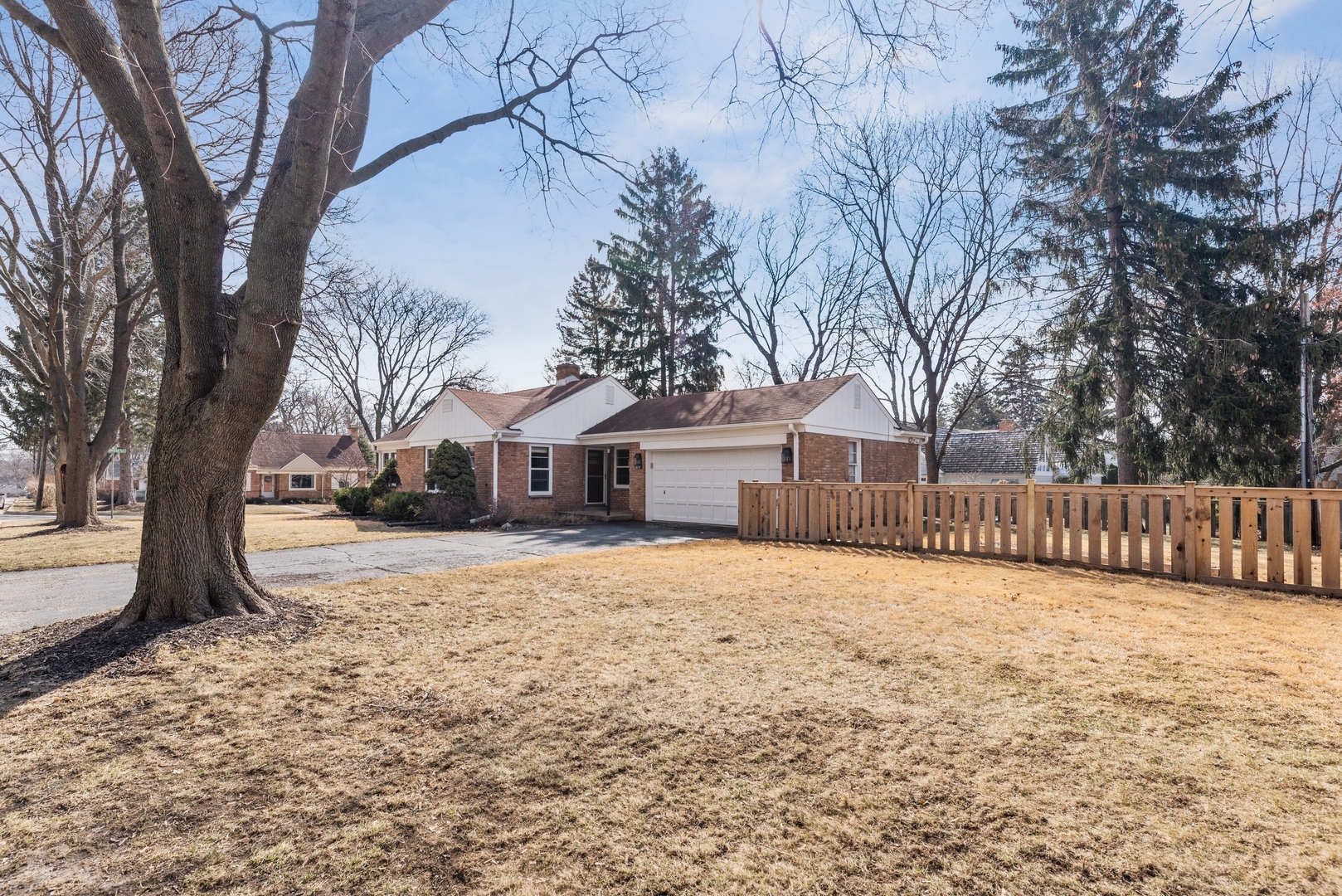 Property Photo:  615 E Lincoln Avenue  IL 60048 