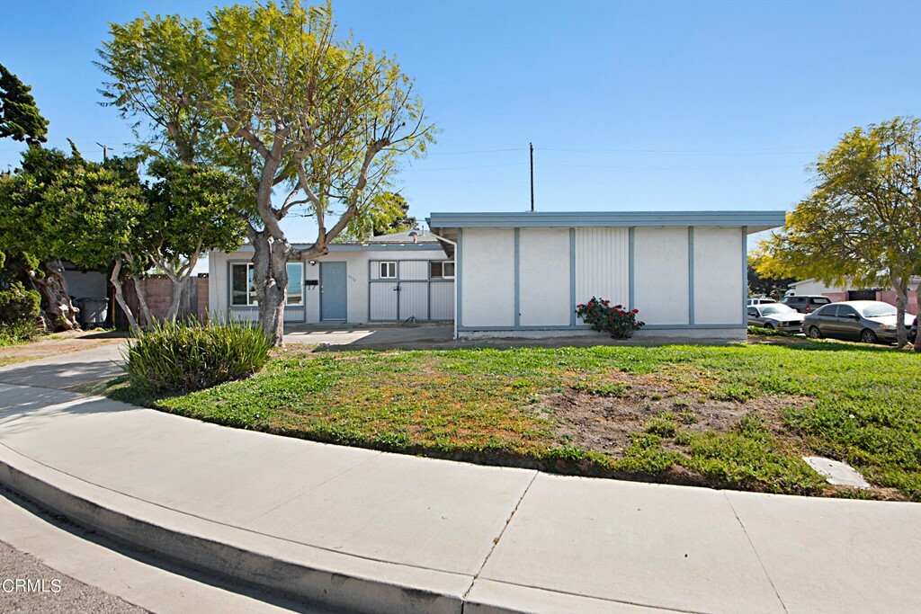 Property Photo:  1930 Elsinore Court  CA 93035 