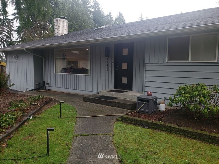 Property Photo:  24305 91st Avenue W  WA 98026 