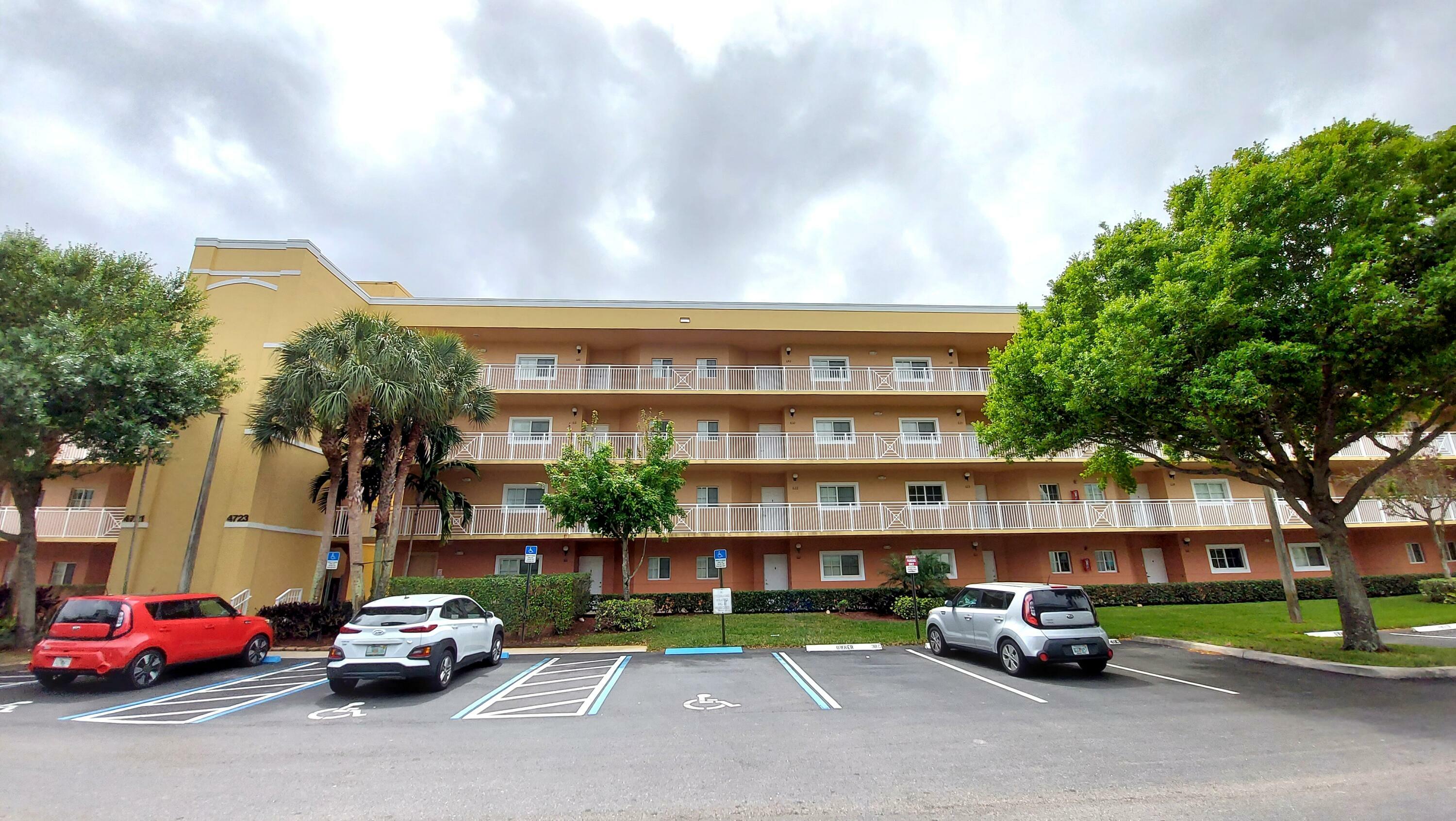 Property Photo:  4723 Lucerne Lakes Boulevard 611  FL 33467 