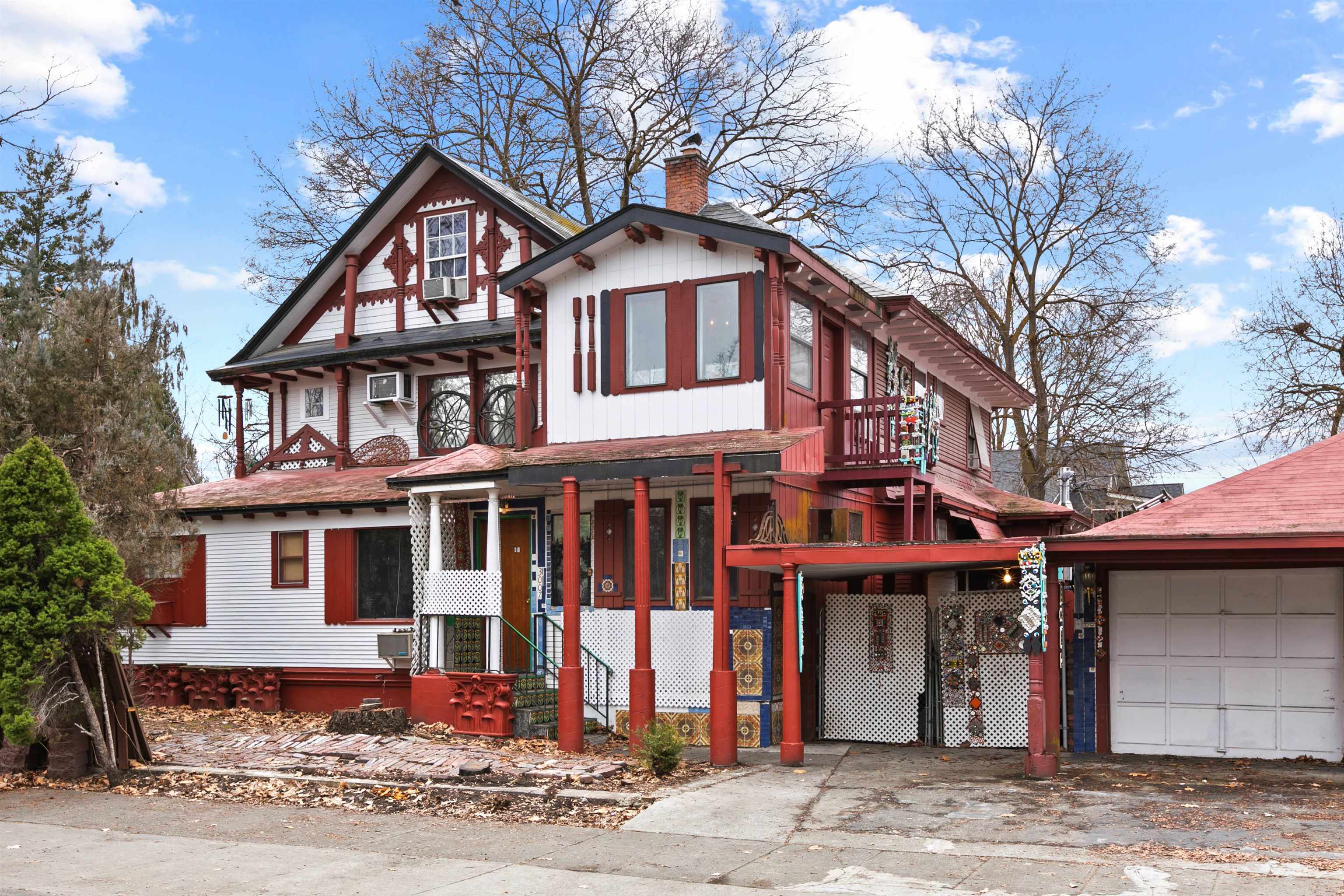 Property Photo: 306 W Park Pl WA 99205
