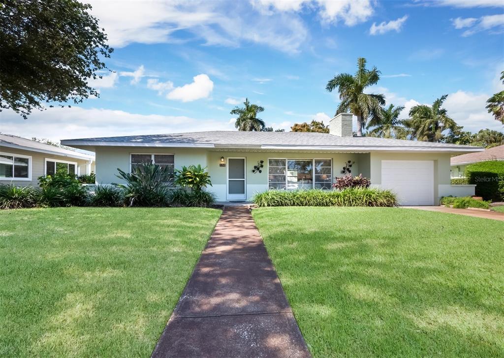 Property Photo: 130 S Blvd Of Presidents FL 34236