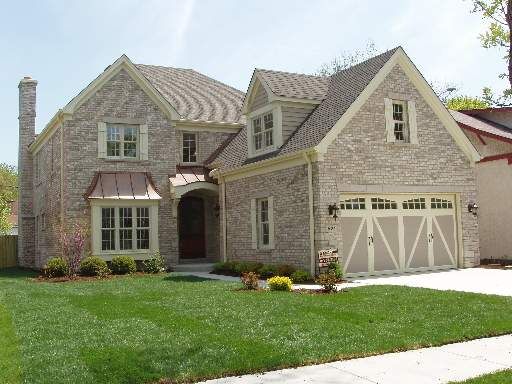 Property Photo: 521 Saylor Ave IL 60126