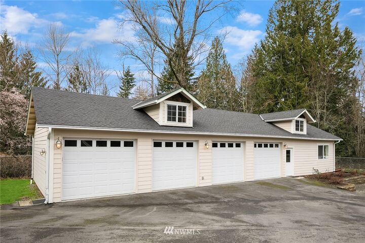 Property Photo:  22005  260th Avenue SE  WA 98038 