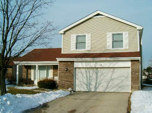 Property Photo:  15 Arrowwood Court  IL 60107 