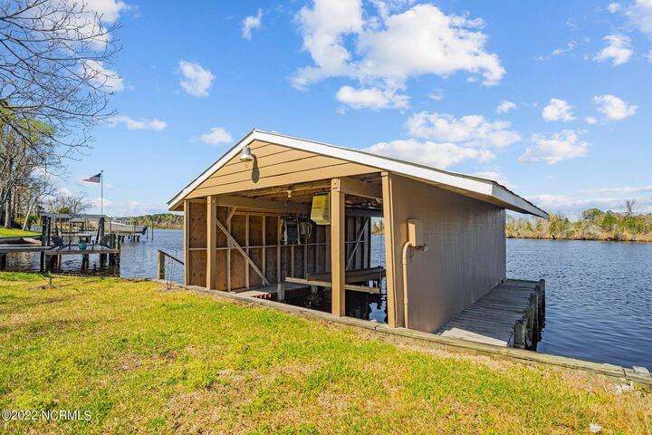 Property Photo:  205 3 Anne Street  NC 28540 