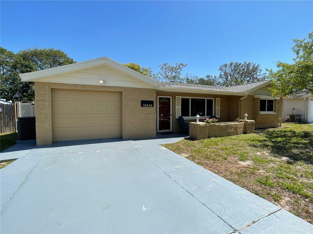 Property Photo: 10840 Kingsbridge Road FL 34668